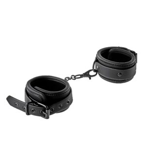 Blaze Ankle Cuffs fotbojor i svart med metallhårdvara och neopren-fodring inuti