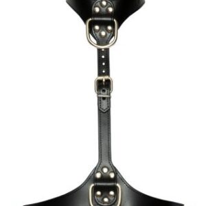 BadKitty Chest Harness kroppsmycke med remmor som ramar in överkroppen