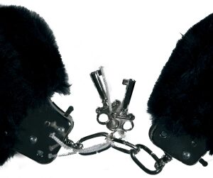 Love cuffs handbojor i svart metall med avtagbart teddy-överdrag