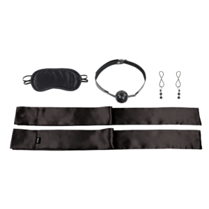 Bondage kit Shadow Secrets med fem svarta komponenter, inklusive silkeslena band