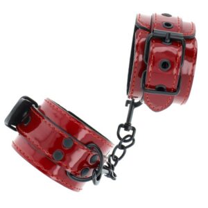 Master Cuffs Red handbojor i mörkrött med svart metall och röda sömmar