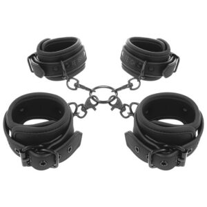 Fetish Hogtie Set i mattsvart läderimitation med neoprenvaddering och nickelfri metall