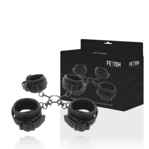 Hogtie-set från Fetish Submissive med justerbara bojor för handleder och fotleder
